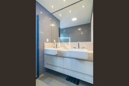 Apartamento à venda com 205m², 3 quartos e 4 vagasBanheiro da Suite 1