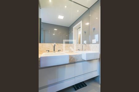 Apartamento à venda com 205m², 3 quartos e 4 vagasBanheiro da Suite 1