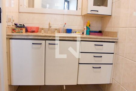 Apartamento à venda com 428m², 4 quartos e 5 vagasBanheiro da Suíte 2