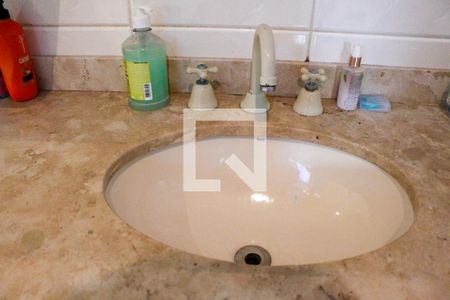 Apartamento à venda com 428m², 4 quartos e 5 vagasBanheiro da Suíte 2