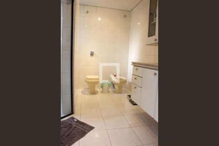 Apartamento à venda com 428m², 4 quartos e 5 vagasBanheiro da Suíte 1