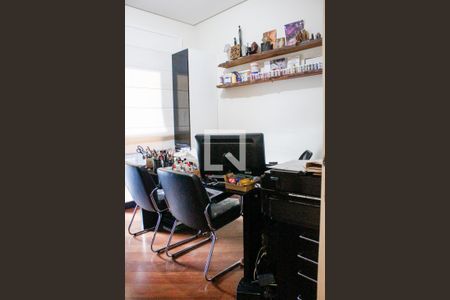 Apartamento à venda com 428m², 4 quartos e 5 vagasEscritório 2