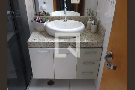 Casa à venda com 108m², 3 quartos e 4 vagasBanheiro Social - Cuba e Gabinete