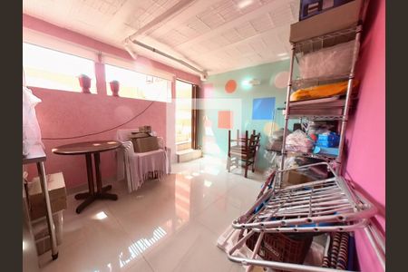 Casa à venda com 108m², 3 quartos e 4 vagas Casa à venda com 108m², 3 quartos e 4 vagasÁrea de Serviço