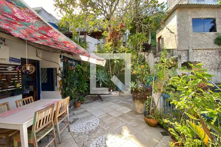 Casa à venda com 350m², 7 quartos e 1 vagaLoft - Área externa