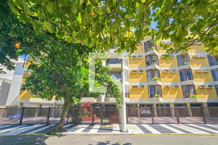 Apartamento para alugar com 120m², 4 quartos e 1 vaga Apartamento para alugar com 120m², 4 quartos e 1 vagaFachada