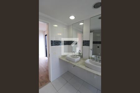 Apartamento à venda com 139m², 2 quartos e 3 vagasBanheiro da Suíte 2