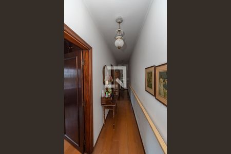 Casa à venda com 241m², 4 quartos e 2 vagas Casa à venda com 241m², 4 quartos e 2 vagasCorredor