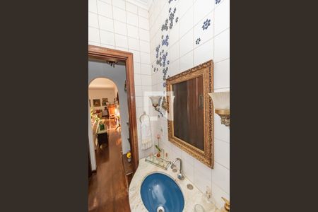 Casa à venda com 241m², 4 quartos e 2 vagas Casa à venda com 241m², 4 quartos e 2 vagasLavabo