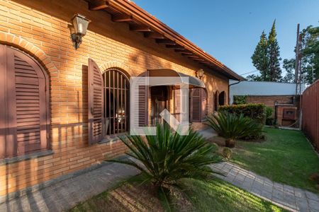 Casa à venda com 241m², 4 quartos e 2 vagas Casa à venda com 241m², 4 quartos e 2 vagasFachada