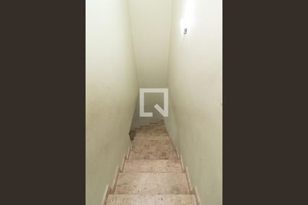 Casa à venda com 110m², 3 quartos e 2 vagasEscada