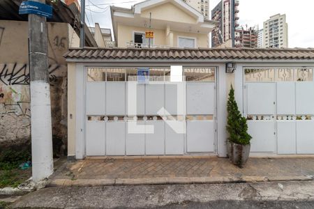 Casa à venda com 110m², 3 quartos e 2 vagasFachada