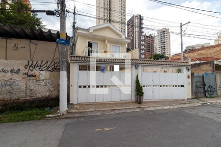 Casa à venda com 110m², 3 quartos e 2 vagasFachada
