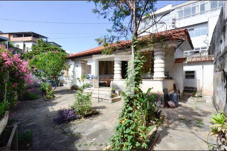 Casa à venda com 360m², 3 quartos e 3 vagasQuintal 