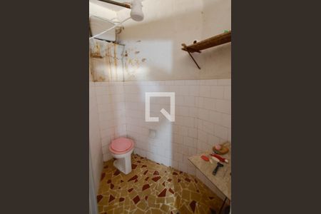 Casa à venda com 360m², 3 quartos e 3 vagasBanheiro serviço 