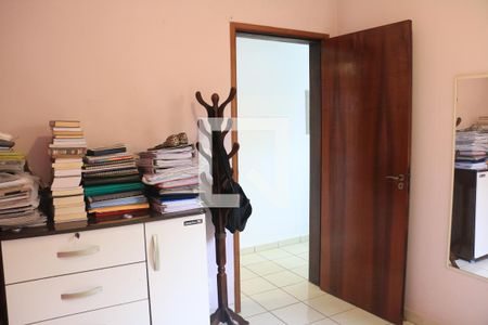 Casa à venda com 200m², 3 quartos e 2 vagasQuarto 2