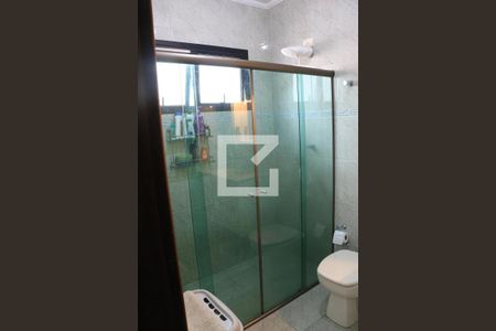 Casa à venda com 200m², 3 quartos e 2 vagasBanheiro da Suíte