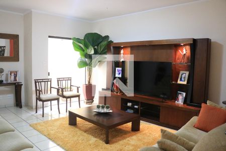 Casa à venda com 200m², 3 quartos e 2 vagasSala