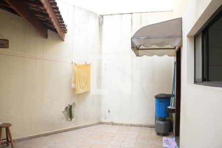 Casa à venda com 200m², 3 quartos e 2 vagasQuintal