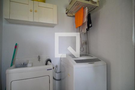 Casa à venda com 195m², 3 quartos e 2 vagas Casa à venda com 195m², 3 quartos e 2 vagasÁrea de Serviço