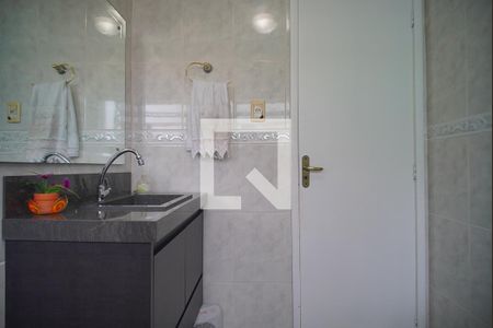 Casa à venda com 195m², 3 quartos e 2 vagas Casa à venda com 195m², 3 quartos e 2 vagasBanheiro
