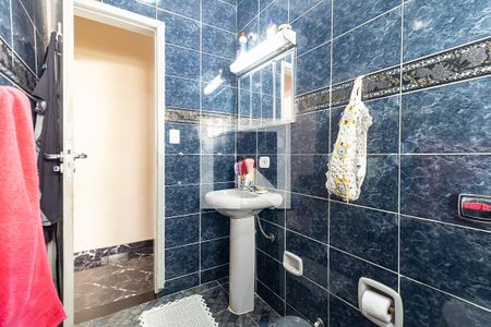 Casa à venda com 139m², 3 quartos e 2 vagas Casa à venda com 139m², 3 quartos e 2 vagasBanheiro