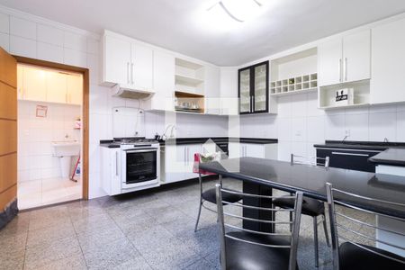 Casa à venda com 232m², 2 quartos e 3 vagasCozinha