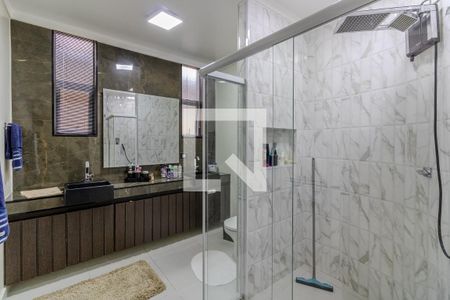 Casa à venda com 450m², 3 quartos e 3 vagasBanheiro da Suíte 1