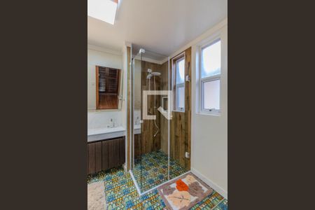 Casa à venda com 450m², 3 quartos e 3 vagasBanheiro da Suíte 2