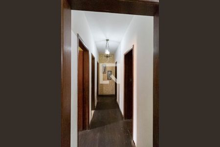 Corredor de casa à venda com 4 quartos, 180m² em Santa Terezinha, Belo Horizonte