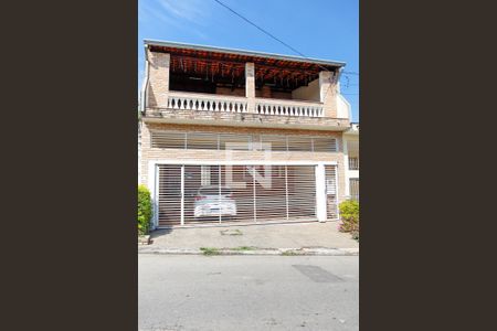 Casa à venda com 203m², 3 quartos e 2 vagas Casa à venda com 203m², 3 quartos e 2 vagasFachada