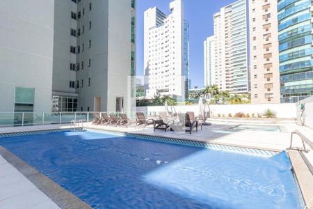 Apartamento à venda com 107m², 3 quartos e 2 vagas Apartamento à venda com 107m², 3 quartos e 2 vagasÁrea comum - Piscina