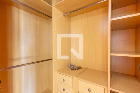 Apartamento à venda com 107m², 3 quartos e 2 vagas Apartamento à venda com 107m², 3 quartos e 2 vagasCloset