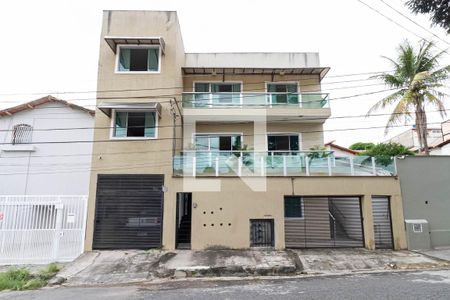Casa à venda com 431m², 3 quartos e 2 vagas Casa à venda com 431m², 3 quartos e 2 vagasFachada