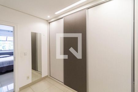 Casa à venda com 431m², 3 quartos e 2 vagas Casa à venda com 431m², 3 quartos e 2 vagasCasa 1 - Closet da suíte