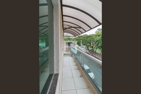 Casa à venda com 431m², 3 quartos e 2 vagas Casa à venda com 431m², 3 quartos e 2 vagasCasa 2 - Varanda da sala