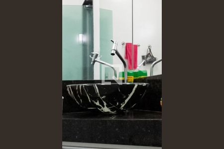 Casa à venda com 431m², 3 quartos e 2 vagas Casa à venda com 431m², 3 quartos e 2 vagasCasa 1 - Banheiro social