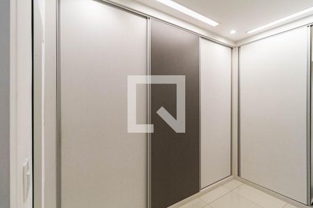 Casa à venda com 431m², 3 quartos e 2 vagas Casa à venda com 431m², 3 quartos e 2 vagasCasa 1 - Closet da suíte