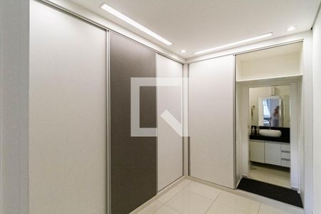 Casa à venda com 431m², 3 quartos e 2 vagas Casa à venda com 431m², 3 quartos e 2 vagasCasa 1 - Closet da suíte