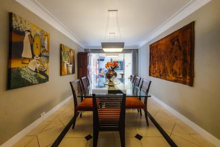Casa à venda com 320m², 5 quartos e 4 vagasSala de Jantar