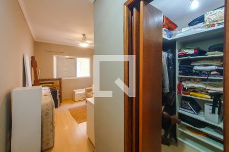 Casa à venda com 320m², 5 quartos e 4 vagasquarto 2