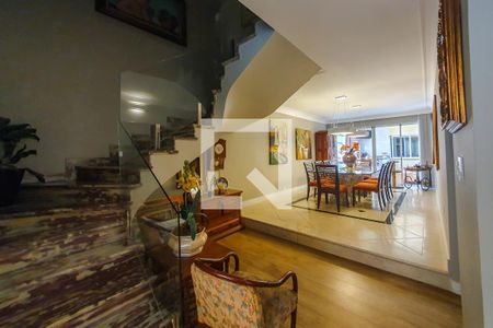 Casa à venda com 320m², 5 quartos e 4 vagassala