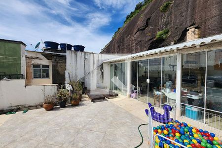 Apartamento à venda com 215m², 3 quartos e sem vaga Apartamento à venda com 215m², 3 quartos e sem vagaTerraço