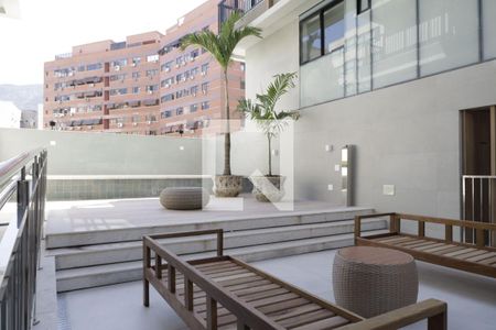 Apartamento à venda com 83m², 2 quartos e 1 vaga Apartamento à venda com 83m², 2 quartos e 1 vagaÁrea comum - Piscina