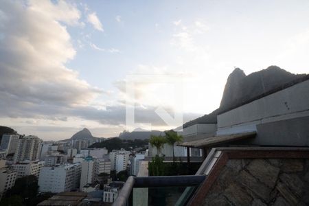 Apartamento à venda com 197m², 3 quartos e 2 vagas Apartamento à venda com 197m², 3 quartos e 2 vagasVista