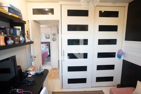 Apartamento à venda com 197m², 3 quartos e 2 vagas Apartamento à venda com 197m², 3 quartos e 2 vagas Quarto 2