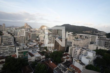 Apartamento à venda com 197m², 3 quartos e 2 vagas Apartamento à venda com 197m², 3 quartos e 2 vagasVista