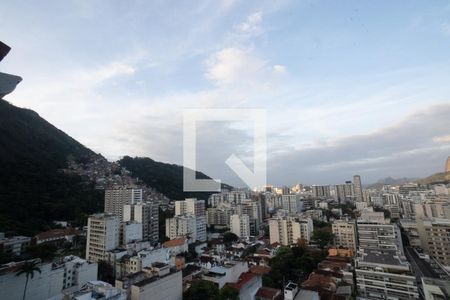 Apartamento à venda com 197m², 3 quartos e 2 vagas Apartamento à venda com 197m², 3 quartos e 2 vagasVista
