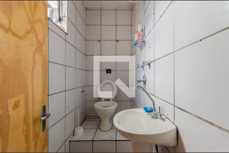 Casa à venda com 132m², 4 quartos e sem vaga Casa à venda com 132m², 4 quartos e sem vagaBanheiro da Edícula
