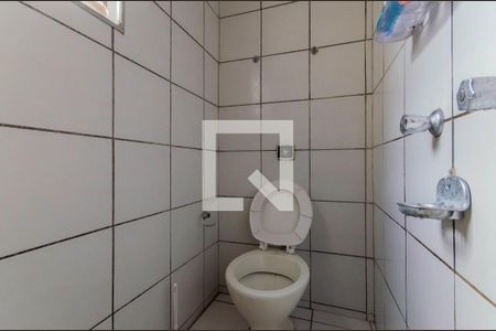 Casa à venda com 132m², 4 quartos e sem vaga Casa à venda com 132m², 4 quartos e sem vagaBanheiro da Edícula